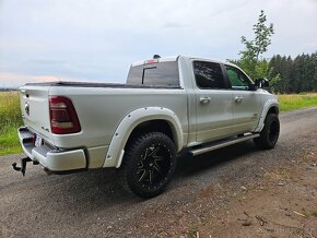 Dodge Ram CREW CAB 5.7 HEMI 4X4 - - 4