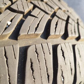 Pneu 215/65 R16 - 4