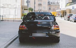 Mitsubishi Lancer EVO IX - 4