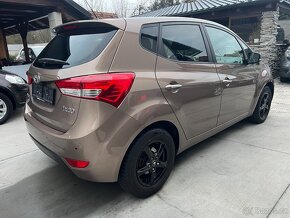 HYUNDAI ix20 1.6i 92 KW PDC TEMPOMAT VYHŘ.SEDADLA 2xALU KOLA - 4