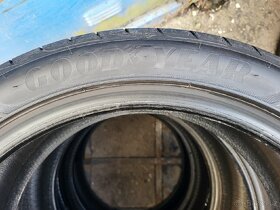 215 45 18" GoodYear - 4