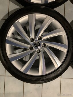 Alu kola Škoda R18 5X112 LETNÍ PNEU 225/45 R18 TOP STAV - 4