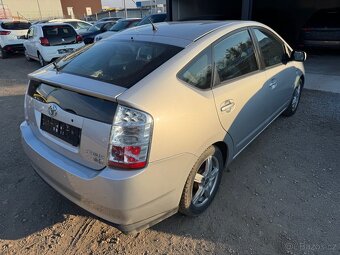 Toyota Prius 1,5 VVTi Hybrid Servis 145tkm 2007 - 4