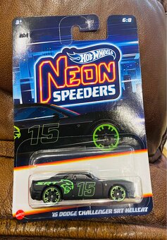 NEON SPEEDERS HOT WHEELS - 4