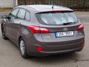 Hyundai i30 1.6i Combi r.v.2014 (88 kw) 1.Maj.serv.kníž.ČR - 4