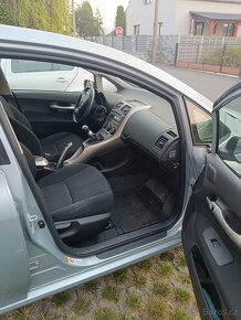 Toyota Auris 1,6i r.v.2009 - 4