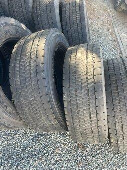 3 sady 295/60 R22,5 záběrové pneumatiky Pirelli - 4