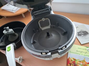 Horkovzdušná fritéza tefal - 4