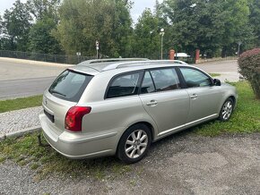 Toyota Avensis combi 2,0 D-4D 85 KW r.v. 2003 . - 4