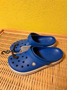 Crocs - 4