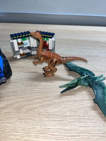 Gallimimus and Pteranodon Breakout (75940) - 4