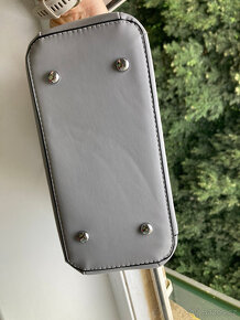 nová crossbody kabelka šedá se srdíčkem + etue - 4