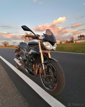 Triumph Street Triple - 4