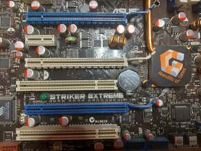 Asus Striker Extreme ROG + Quad Q6600 + 4GB RAM OCZ - 4