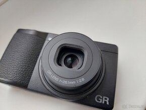 Ricoh GRIIIX s bohatým příslušenstvím - 4