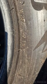 4 ZIMNÍ PNEU BRIDGESTONE 225/60/17,cena je za 4 kusy.Pouze V - 4