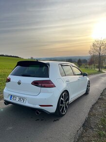 VW Golf 7.5 gti 2.0 tsi - 4