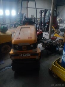 Prodám JCB válec 1,8 t - 4