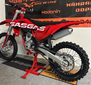 GAS GAS MC250F rok 2023 najeto 8mth  stav nové motorky - 4