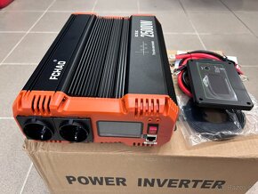 Měnič 12V 220V 2500W čistý sinus - 4