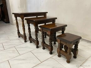 Set starožitných stolků v koloniálním stylu - 4