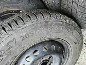 Prodám hezkou zimní sadu 205/70 R15 - 4