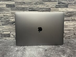 MacBook Pro 15 2019 i7 / 16GB / 256GB / Pro 555x - 4