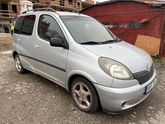 Toyota Yaris Verso 1.3 - 4