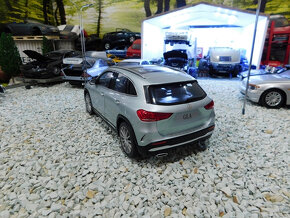 model auta Mercedes GLA  1:18 - 4