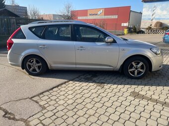 Prodám Kia Ceed 1,6i 92kW kombi, rok 2010 - 4