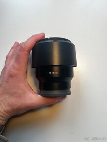 Sony FE 85mm f/1.8 - 4