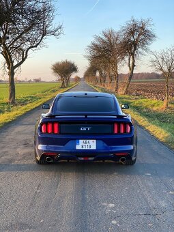 Ford Mustang 5.0 GT - 4