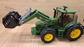 Prodám traktor John deere s vlekem Bruder - 4