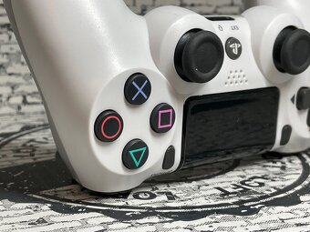 Ovladač pro PlayStation 4 - 4