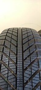 Goodyear 205/55 R16 94V 3x7,5mm; 1x6mm - 4