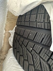 Zimní pneumatiky 275/40 R22 - 4