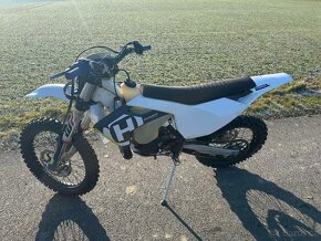 Husqvarna TE 300 2017 + supermoto kola - 4