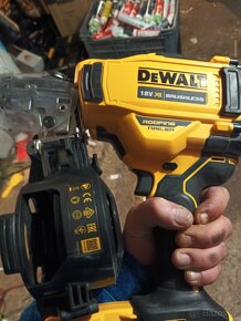 DeWALT - 4