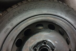 Good Year ultragrip 205/55R16+disky. - 4