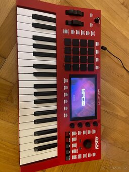 Akai MPC Key 37 - 4