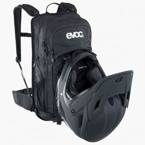 Nový batoh EVOC Stage 18L Black - 4