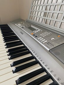 Klávesy Yamaha PSR-E303 + sustain pedál - 4