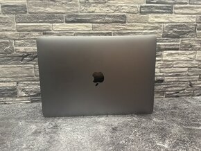 MacBook Pro 13 2018 i5 / 8GB / 256GB - 4