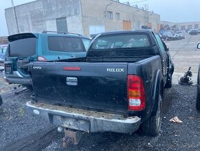 Toyota Hilux 2008 2.5 D4D 88 kW- zdravá korba - 4