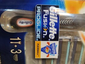 Holící strojek Gillette Fusion Proglide + 3 břity,  FlexBall - 4