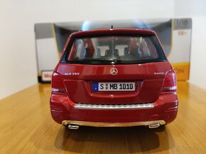 Mercedes-Benz GLK350 4MATIC - 4