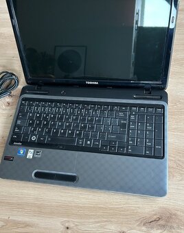 Toshiba Satellite L750D-15E - 4