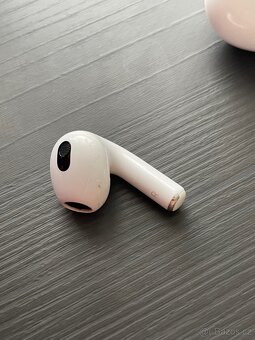 Apple airpods 3 - 4