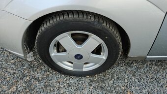 FORD FOCUS 1,6 16V COMFORT - 4