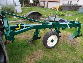 Pluh za traktor, 3 radličný, Roudnický PH 434 - 4